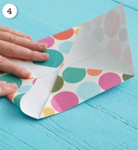 Простой бумажный конверт без клея - этап изготовления -4